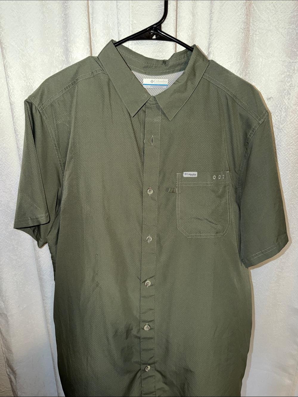 Columbia Men’s Short Sleeve Button-Down Shirt in Olive